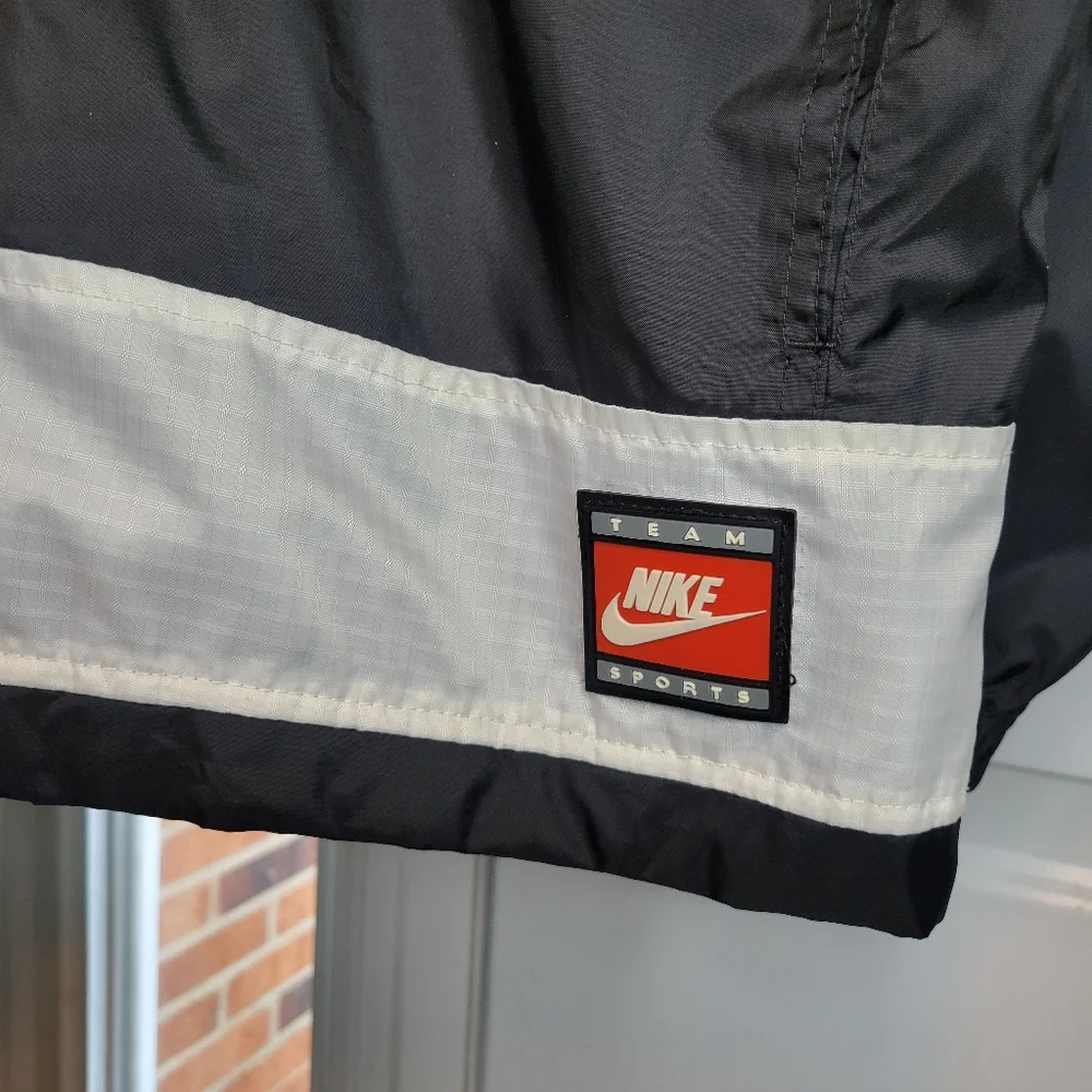 Vintage NIKE 90s Swoosh Logo Gummy Lable Zip Up Black White Windbreaker, Size XL